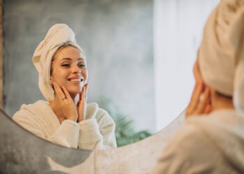  Basic Skincare Routine for Beginners (Simple & Effective Guide)