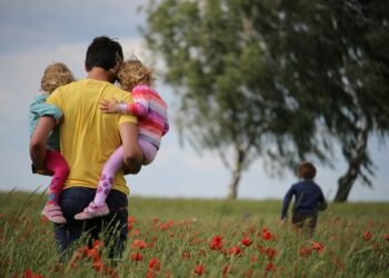 Balancing Work and Parenting Life Without Stress in Busy Modern Families